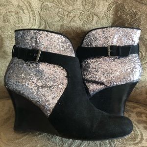 SPARKLY GUESS SHOES!!